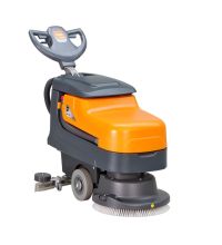 Schrobzuigmachine Taski swingo 455 E. met Borstel en Meeneemschijf.